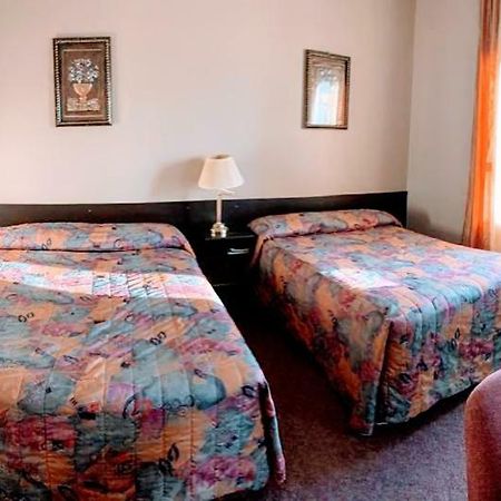Bonnyville Hotel Esterno foto