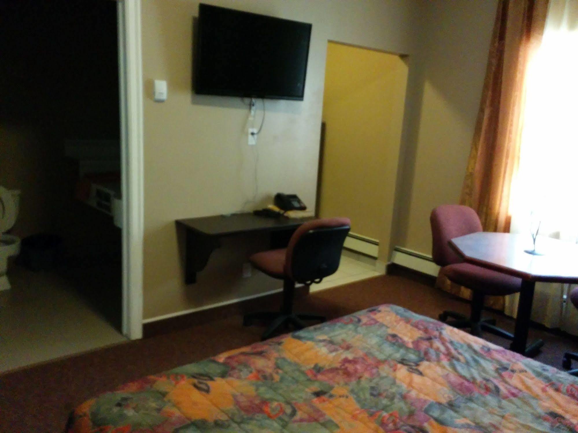 Bonnyville Hotel Esterno foto