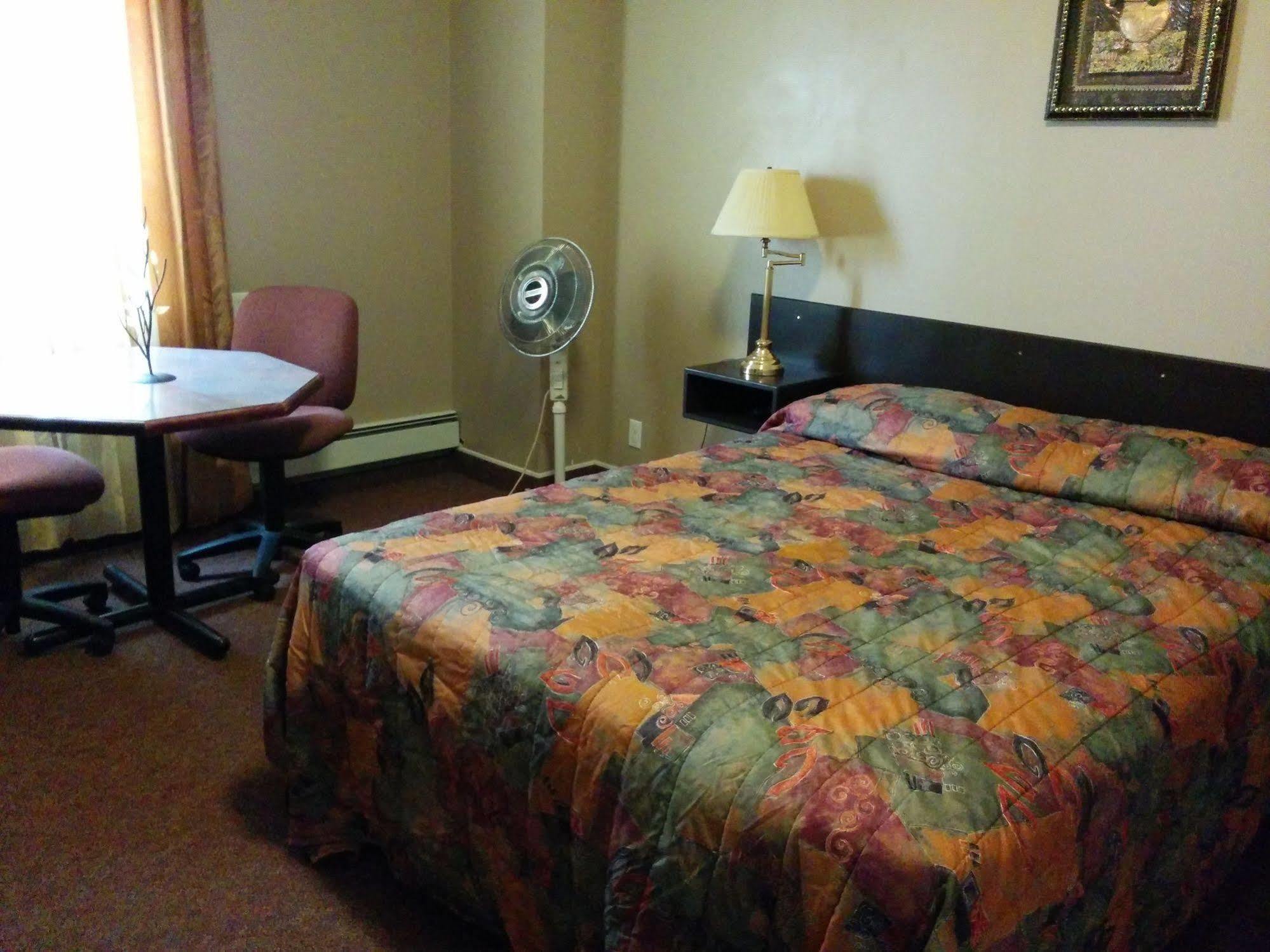 Bonnyville Hotel Esterno foto